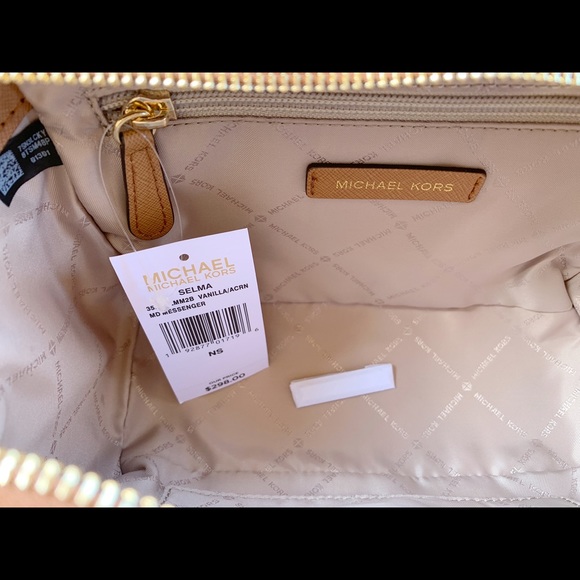 Gaby’sBags👜💕 NWT Michael Kors crossbody vanilla - Picture 3 of 4